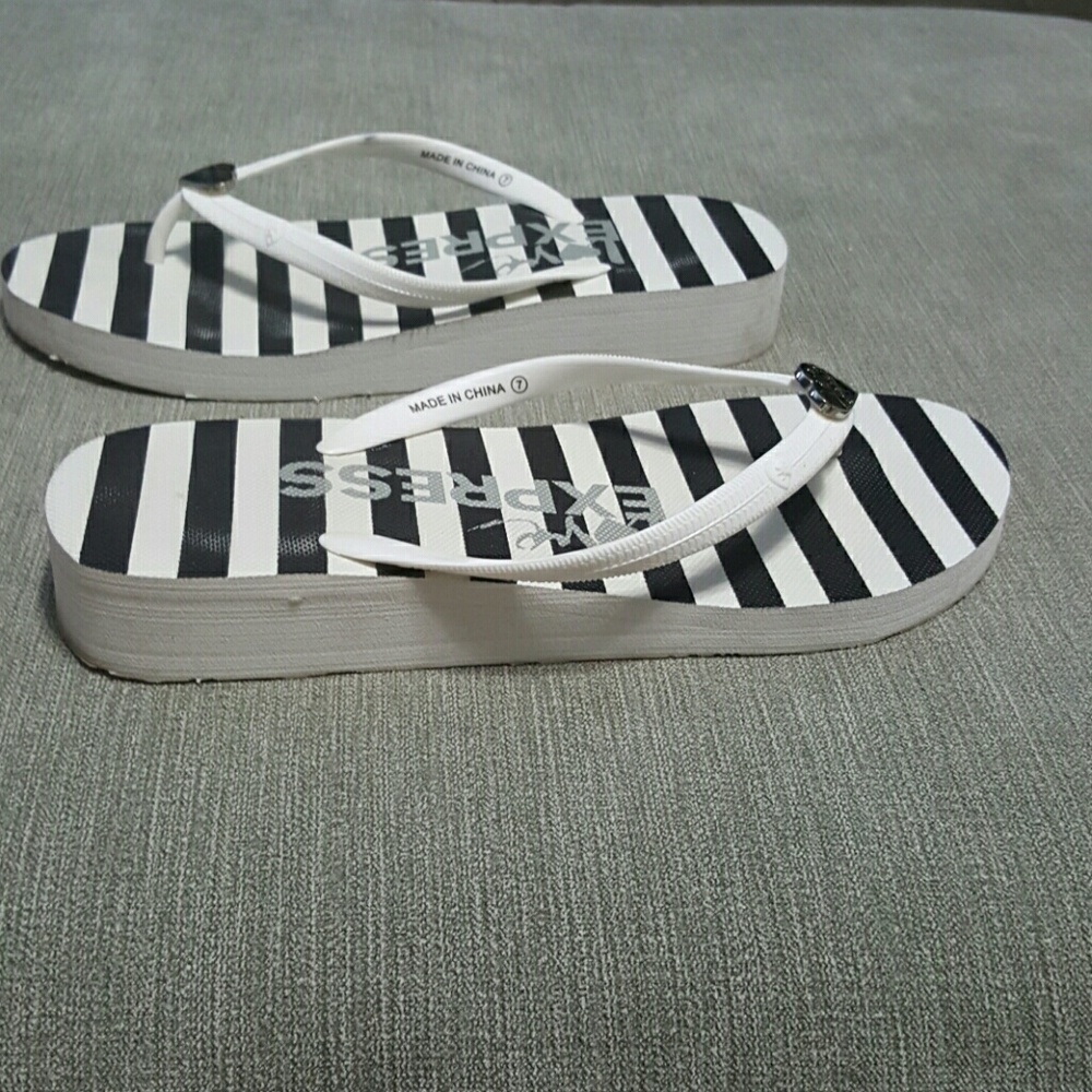 Express black and white flip-flops - Picture 4 of 4